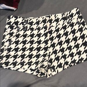 Houndstooth Patterned Women's Shorts